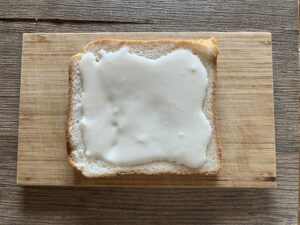 ホワイトソースを塗る