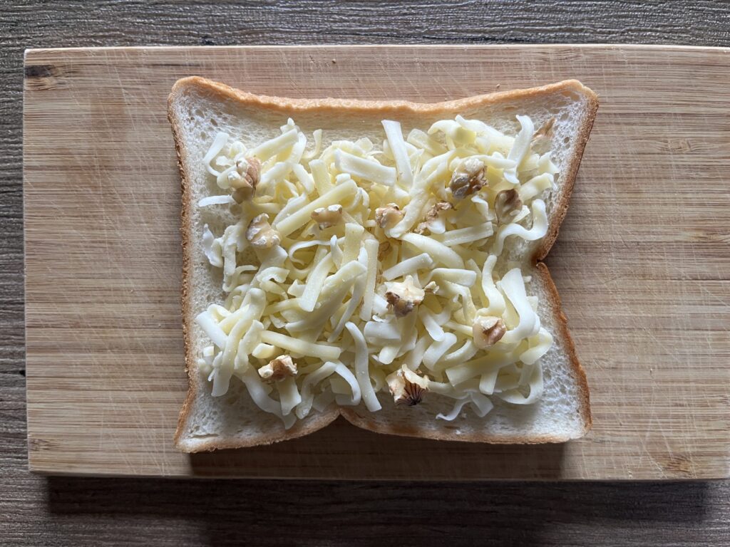 くるみをのせる