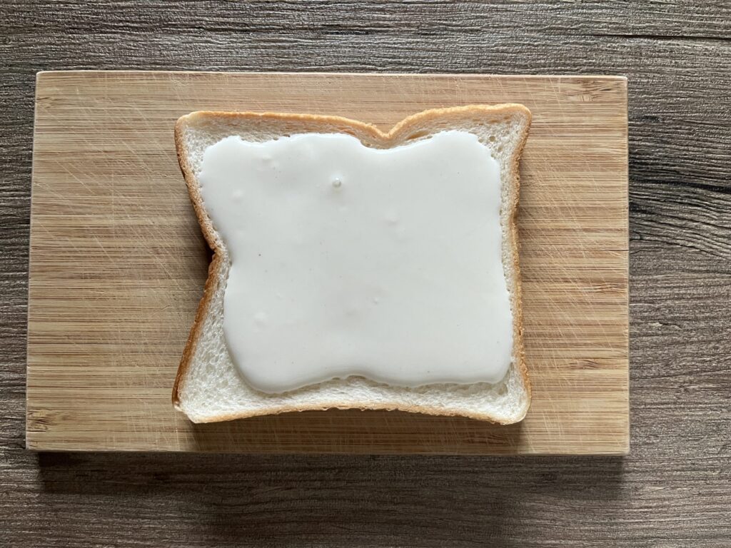 ホワイトソースを塗る