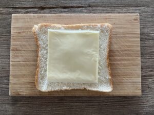 チーズをのせる