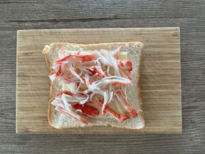 カニカマをのせる