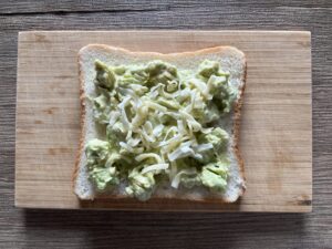 チーズをかける