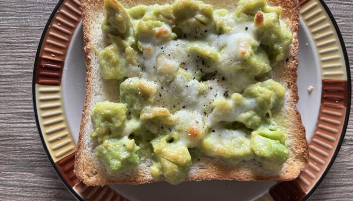 アボカドチーズトースト