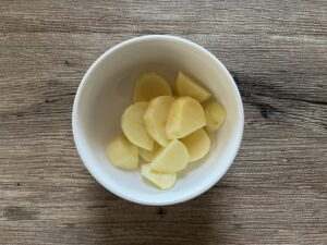 ジャガイモをレンジで加熱する