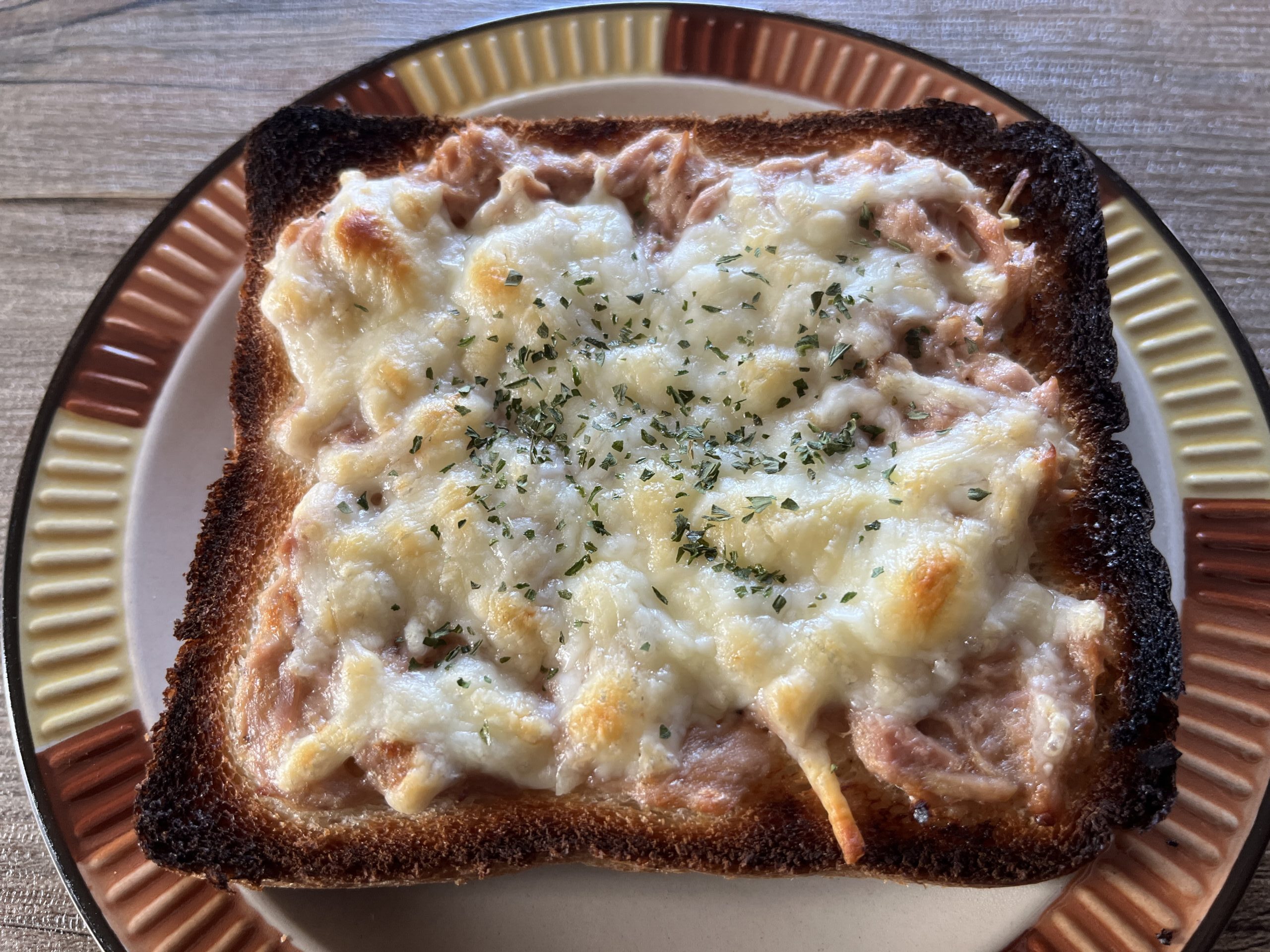 ツナマヨチーズトースト