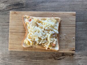 ピザ用チーズをのせる