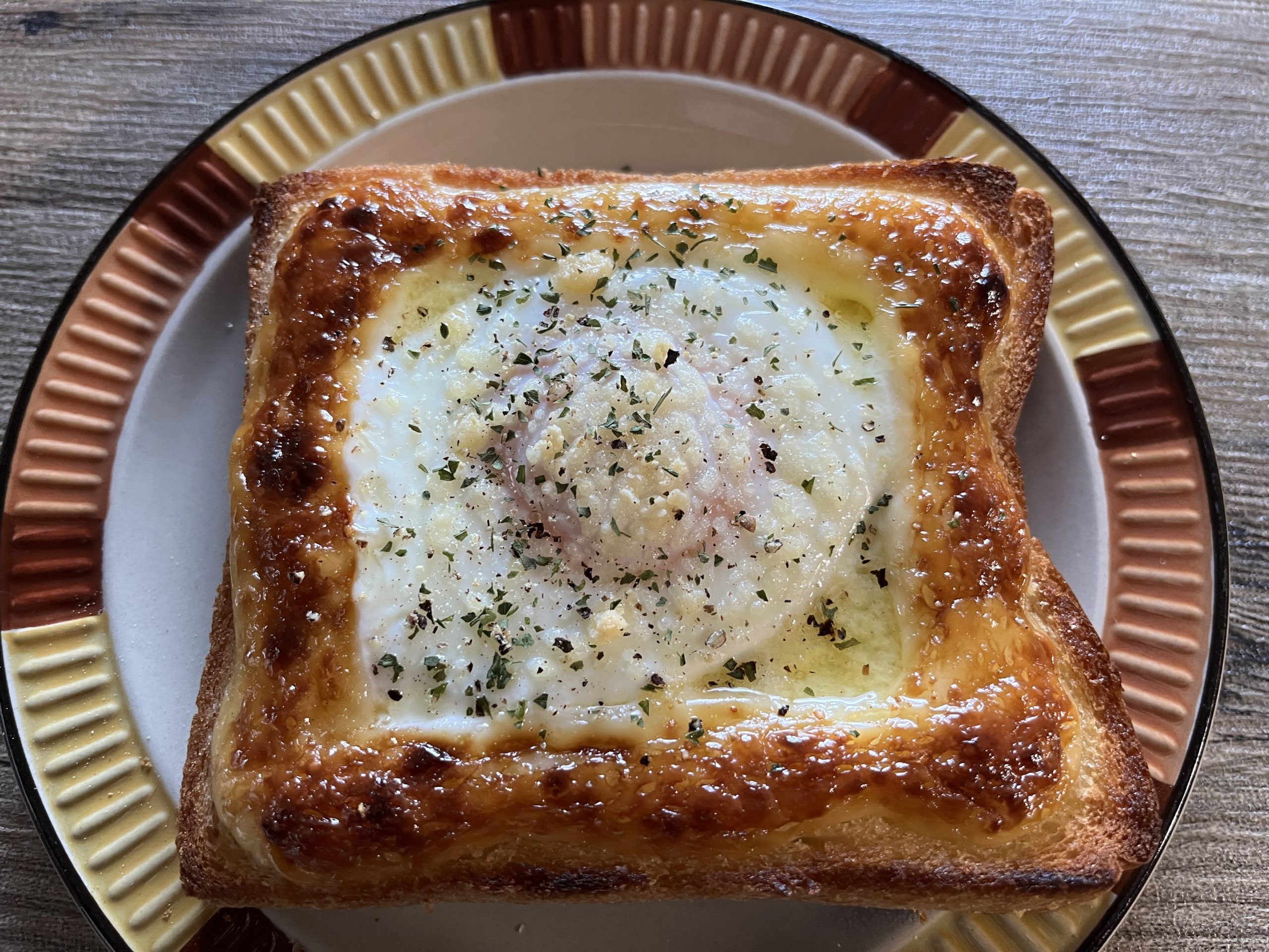 目玉焼きトースト