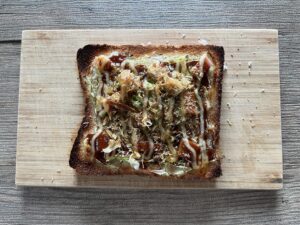 かつお節、青のりをかける