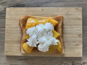 ホイップクリームをのせる