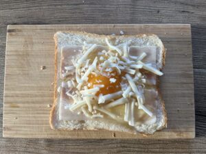 ピザ用チーズをのせる