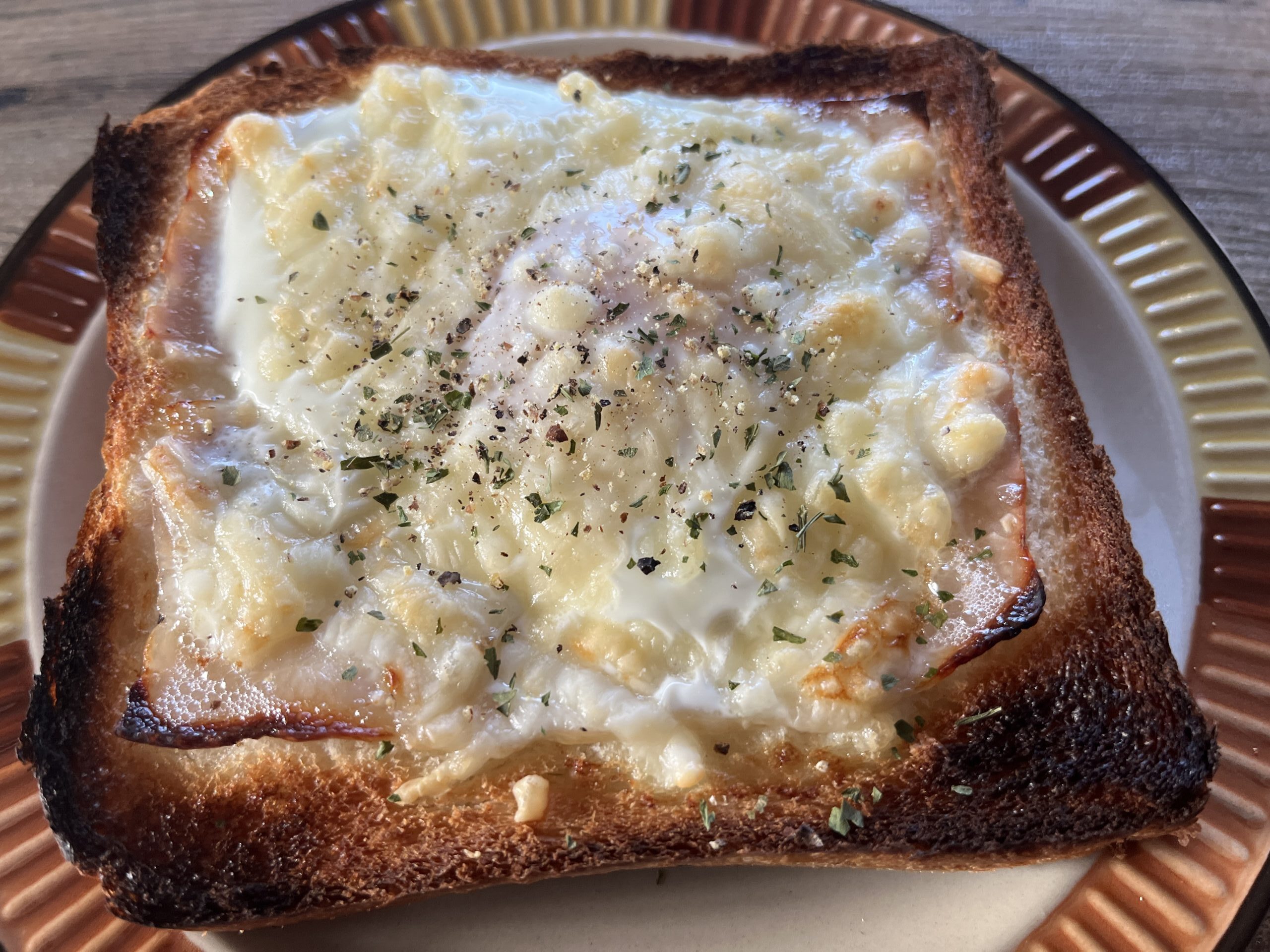 ベーコンエッグトースト