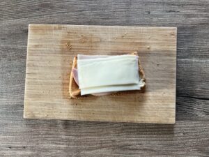 チーズをのせる