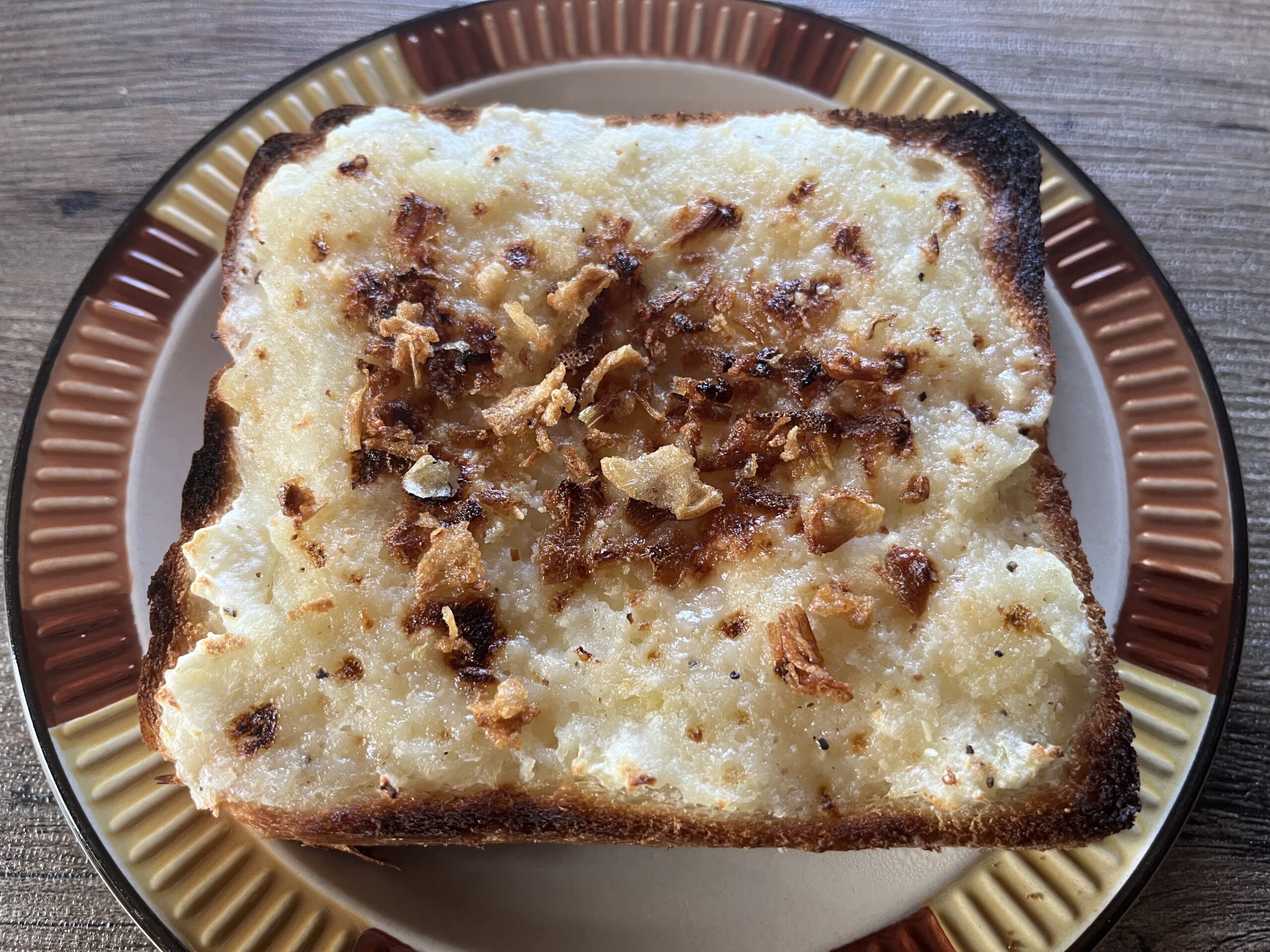 シーザーサラダ風ポテトトースト